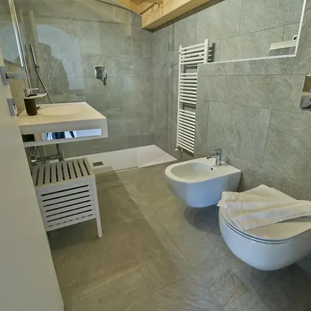 Apartment Appartamento Comballo Residence La Darsena Lezzeno